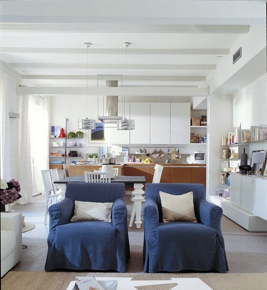 客厅居品换新颜 蓝白色调带来清凉诱惑