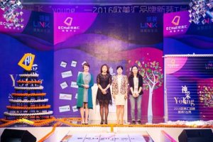 神采飞YOUNG春装秀场 欧美汇潮流时尚升级