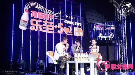 揭露乐范舞台上直播脱鞋换衣的“奇葩”大咖们_zgxwzx.com.cn